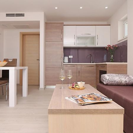 Apartments Hermes Tucepi Exterior photo