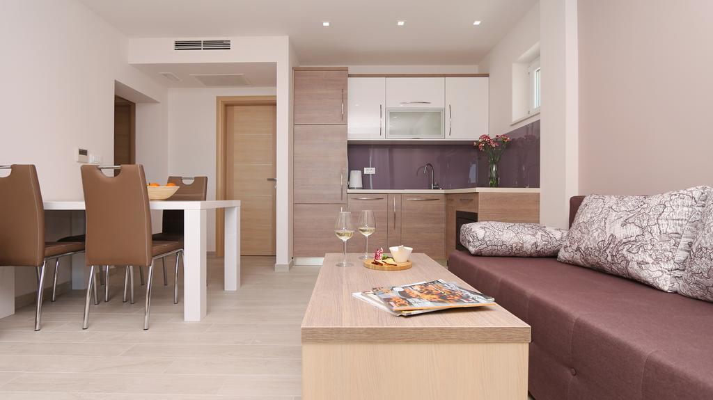 Apartments Hermes Tucepi Exterior photo