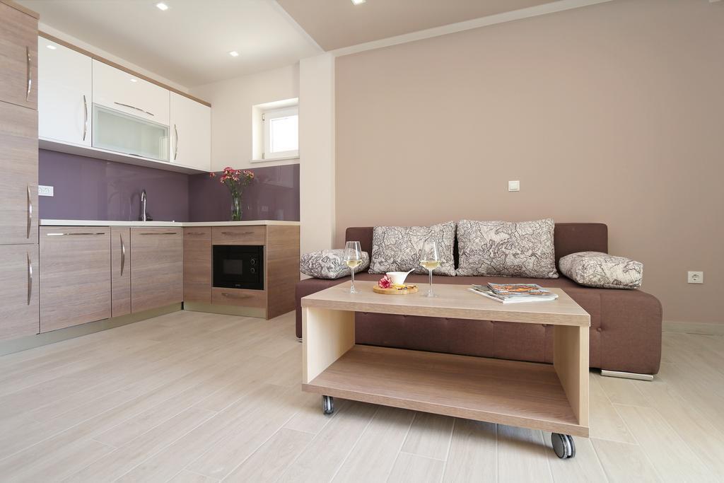 Apartments Hermes Tucepi Exterior photo