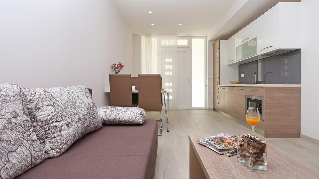 Apartments Hermes Tucepi Exterior photo